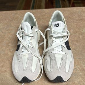 New balance 327 - size 6 big kids = size 7.5 to 8 women’s